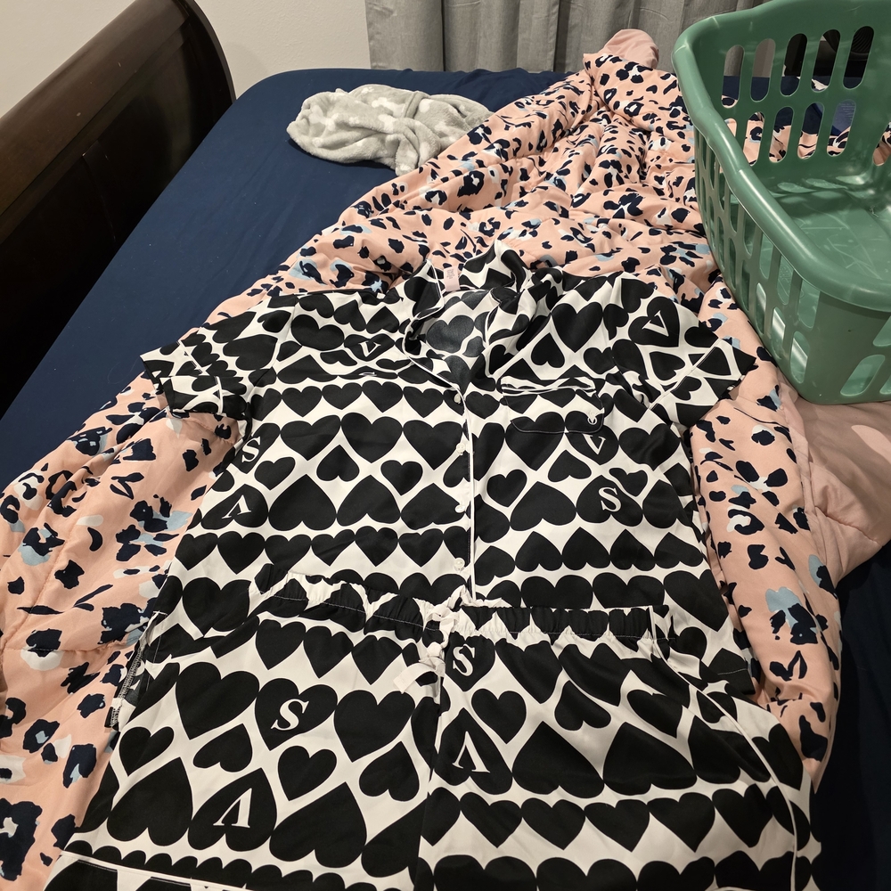 Victoria's Secret Black and White Heart Print Satin Pajama Set